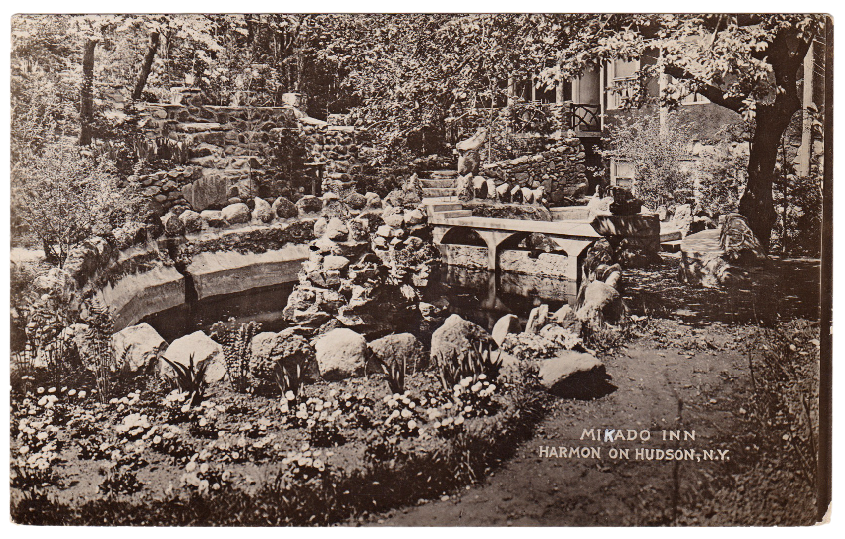 crotonhistory_mikado-inn_rppc_front.jpg
